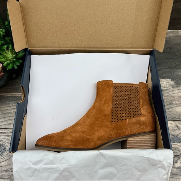 NIB Cole Haan Val Bootie Pointed Toe Ankle Boots British Tan Suede 8B 38.5 - Picture 9 of 12